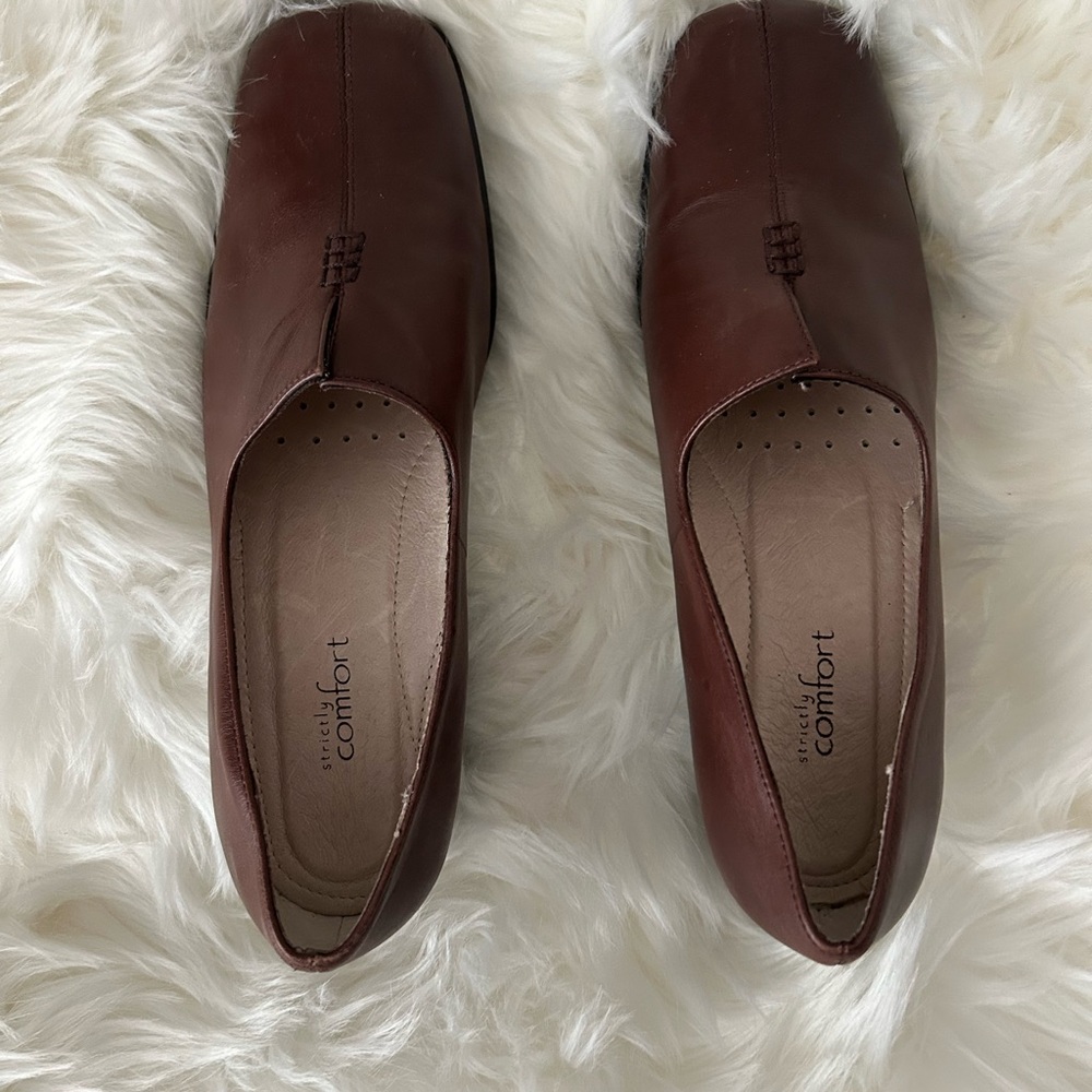 Comfort Colors Women's Flats in Deep Brown